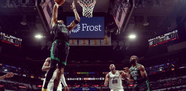 国王险胜公牛,詹姆斯扛起全队 国王险胜公牛,詹姆斯扛起全队