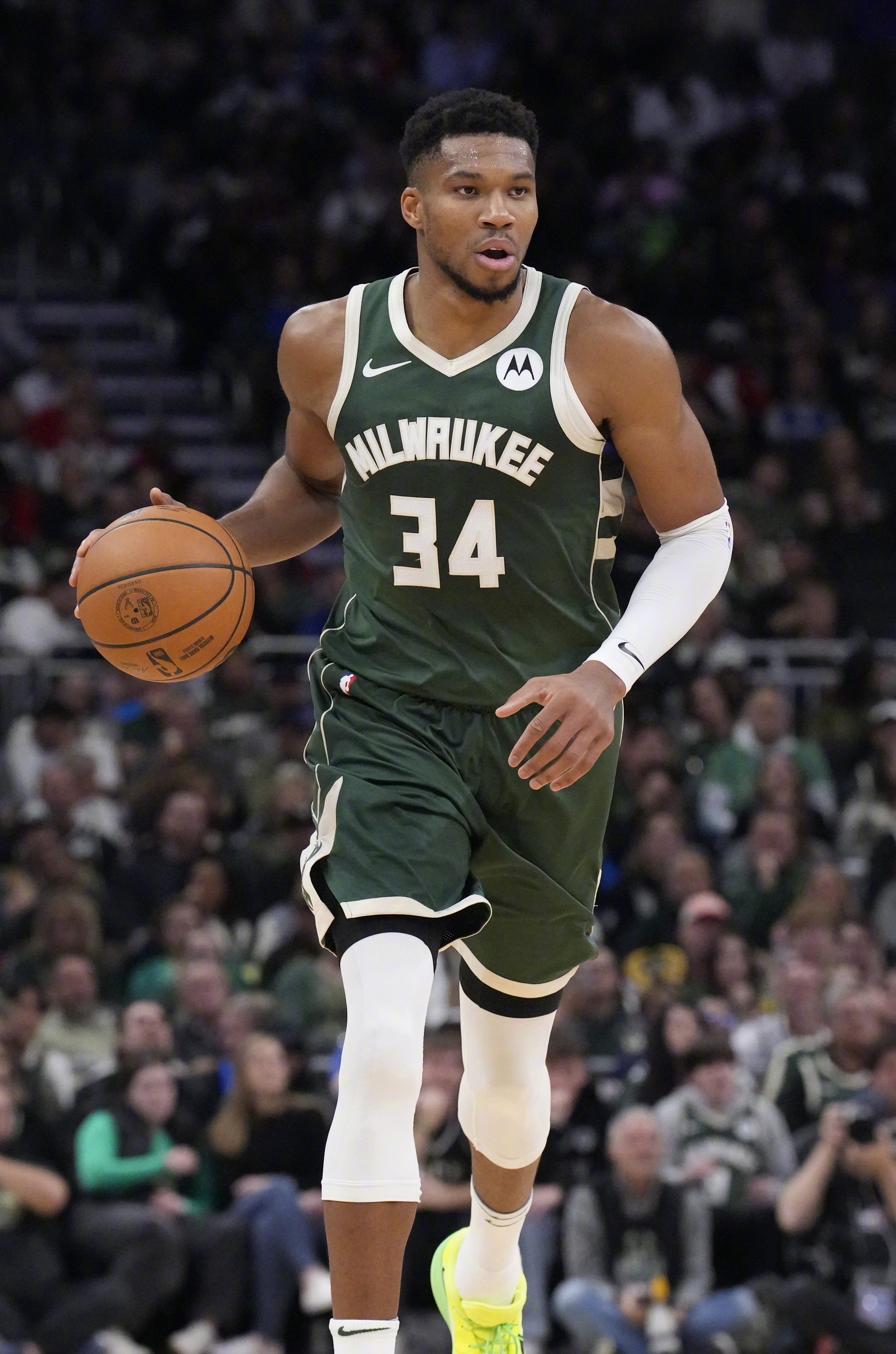 雷速官网-雄鹿险胜魔术，米切尔点燃赛场