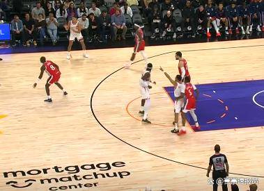 雷速体育直播-太阳完胜深圳队，麦科勒姆统治全场