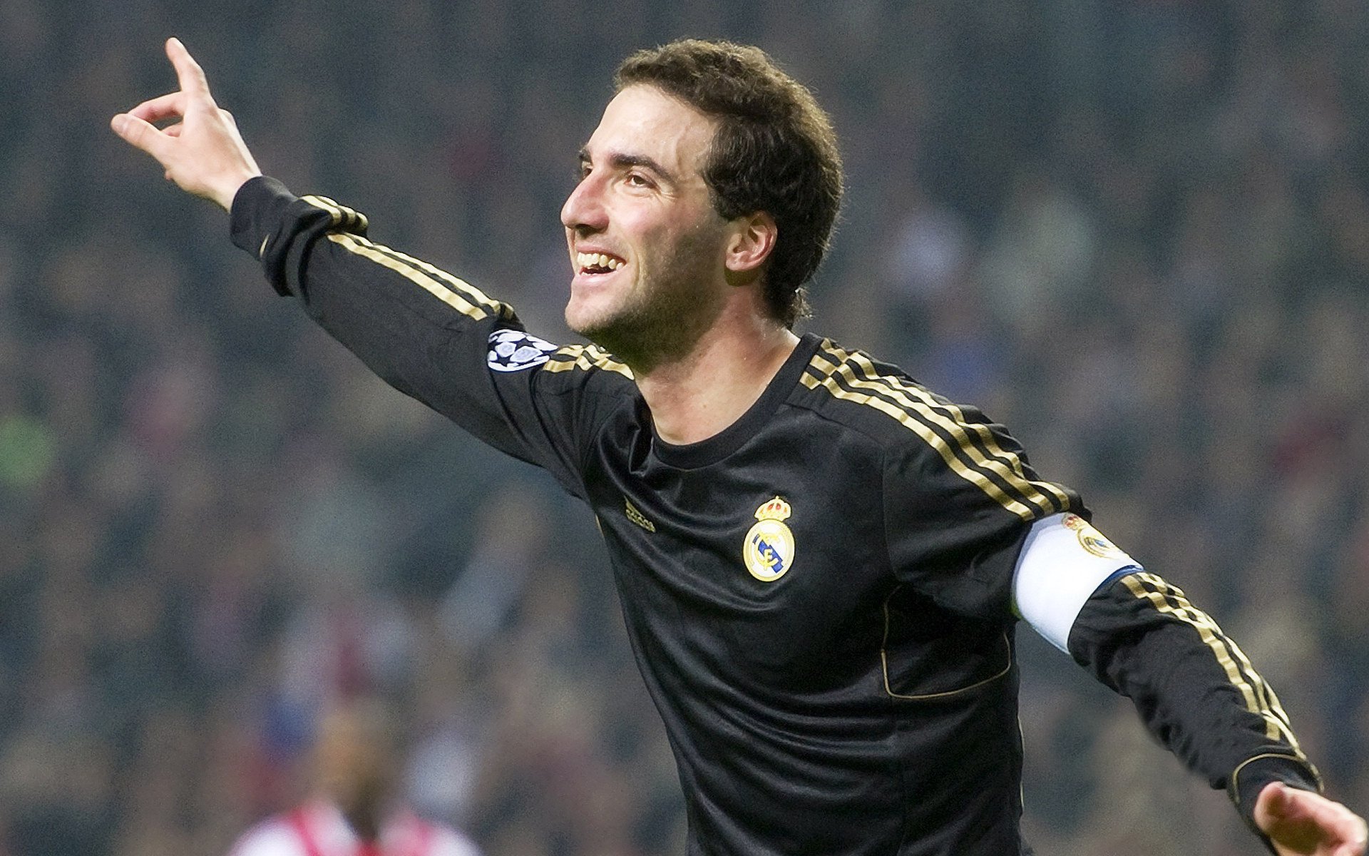 赛场风云录，西甲德比硝烟起，快船跨洋击溃广东队—现代体育的全球焦点时刻