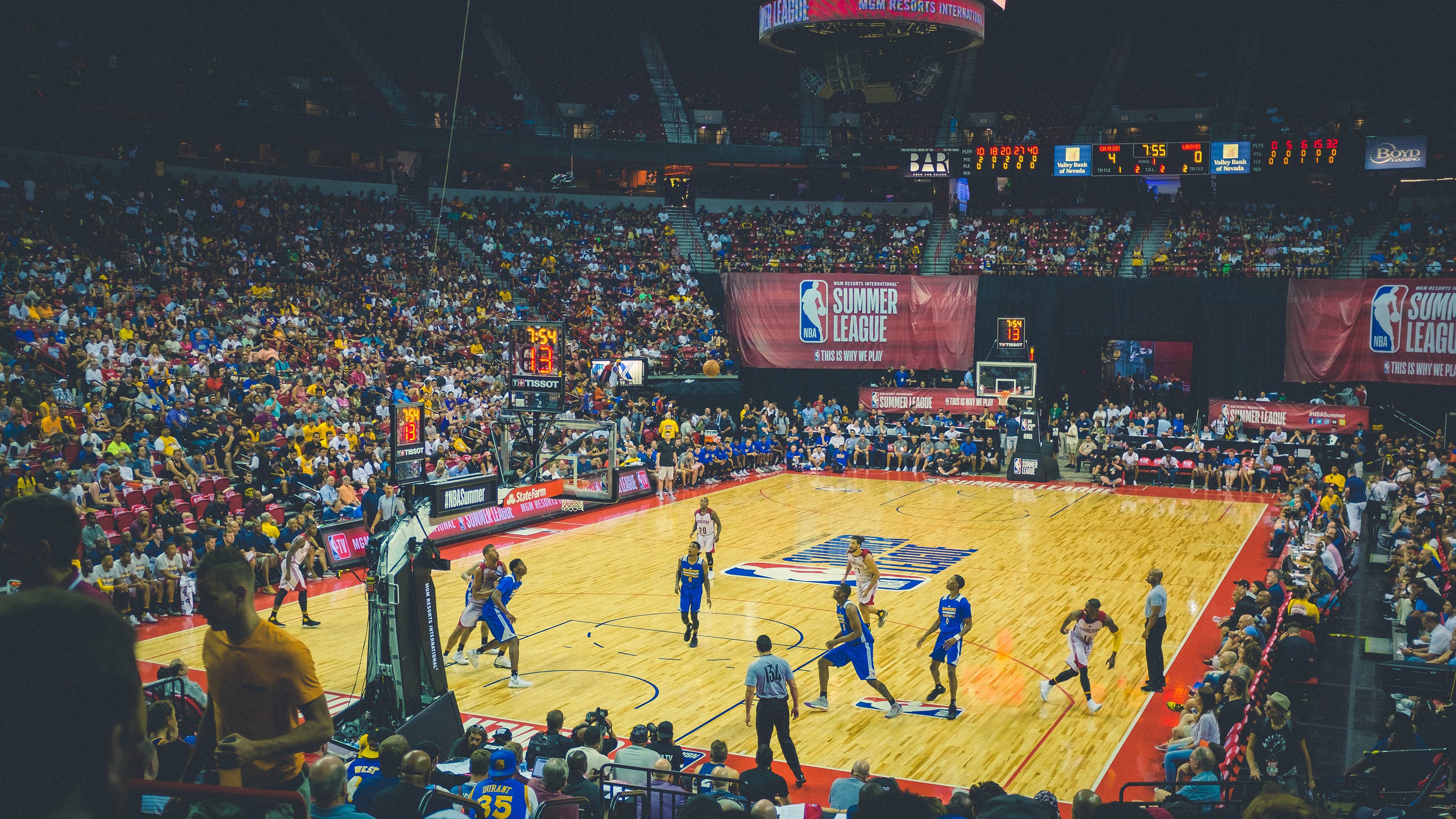 跨越海洋的决胜时刻,篮网收官战与福克斯德甲封神夜