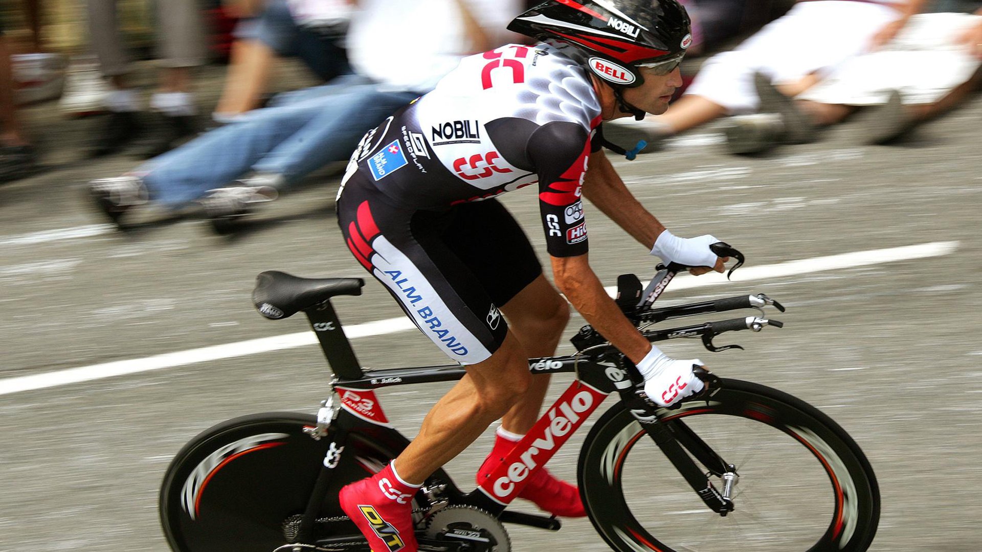 张继科高光表现助法国队完胜日本队，跨界竞技展现体育无界魅力